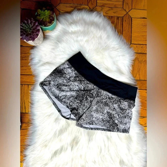 Lululemon Run Times Short II 4" Serigraph Alpine White Black Multi / Black - Picture 1 of 6